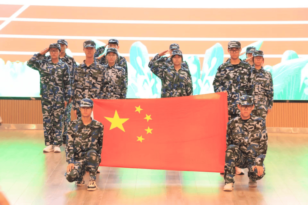 青春铸魂砺锋芒 迷彩逐梦启新程——南京市第十四中学军训结营仪